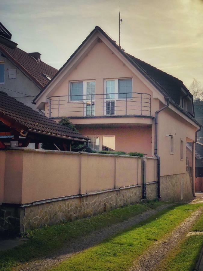 ツベレツ Rekreacny Dom Sablaturaヴィラ エクステリア 写真